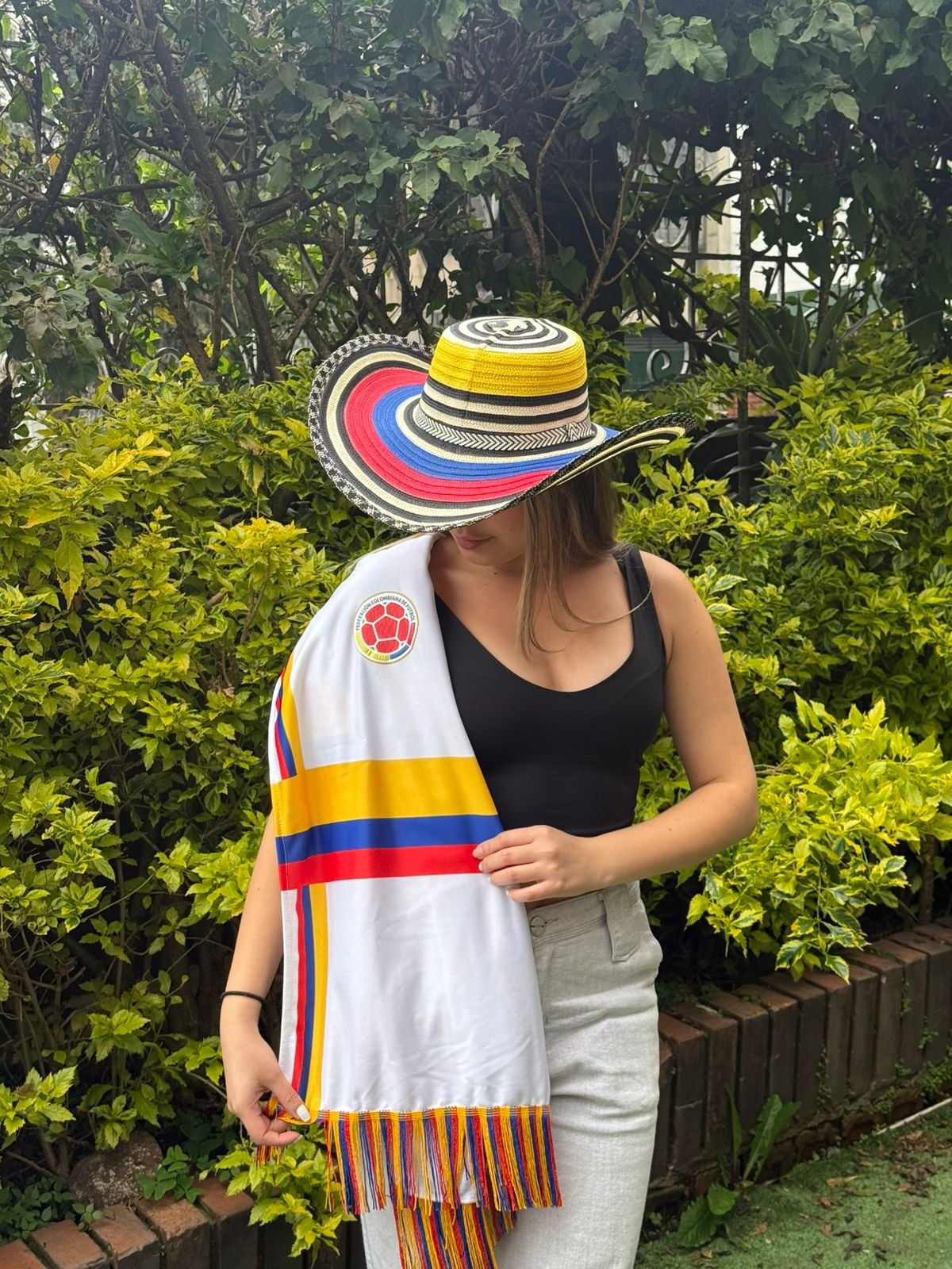 1 Combo poncho y sombrero selección colombia