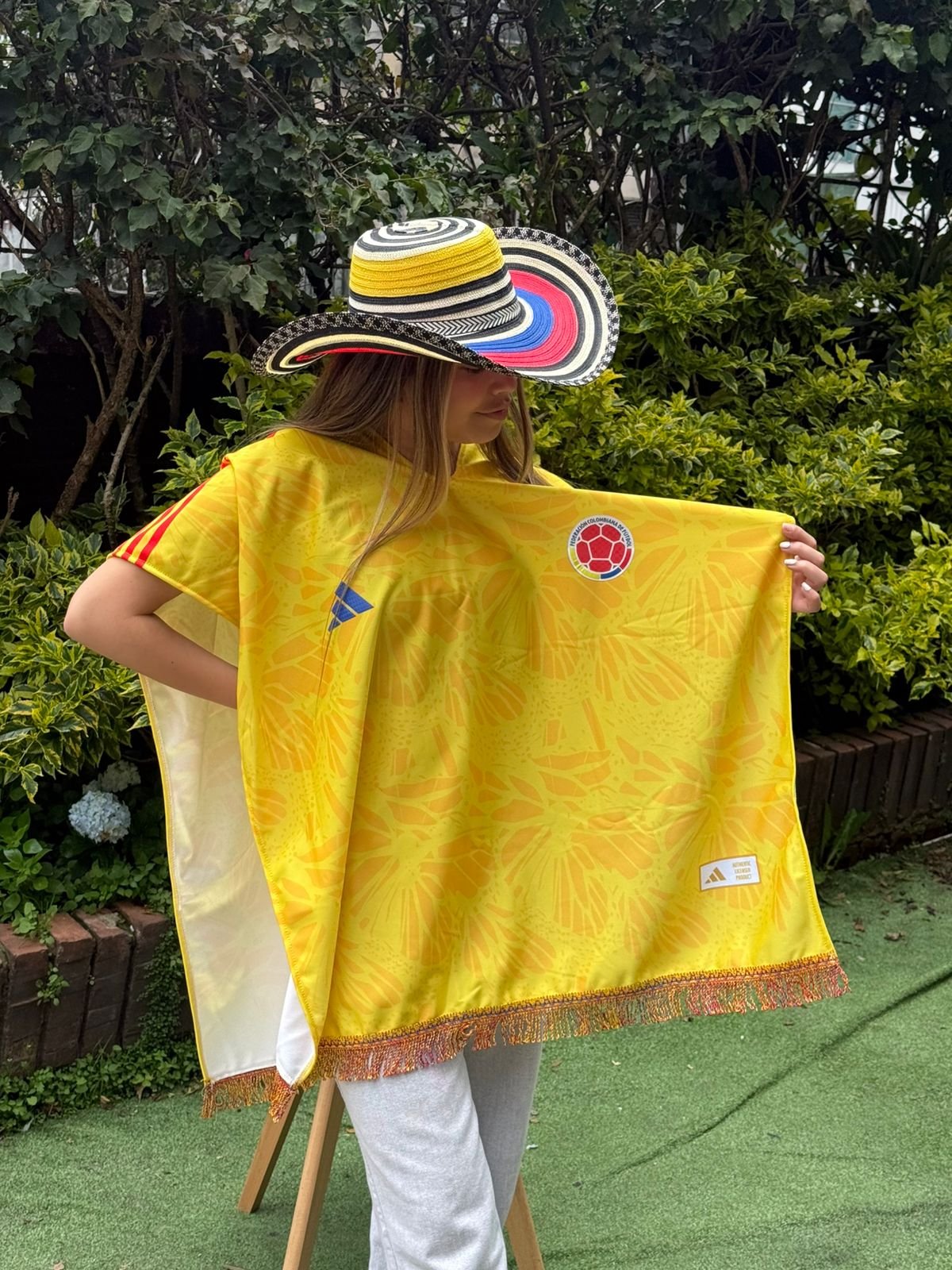 4 Combo poncho y sombrero selección colombia